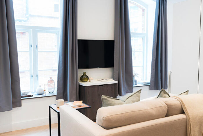 Apartment To Rent In Apt, Churchill House Residence #, LG06