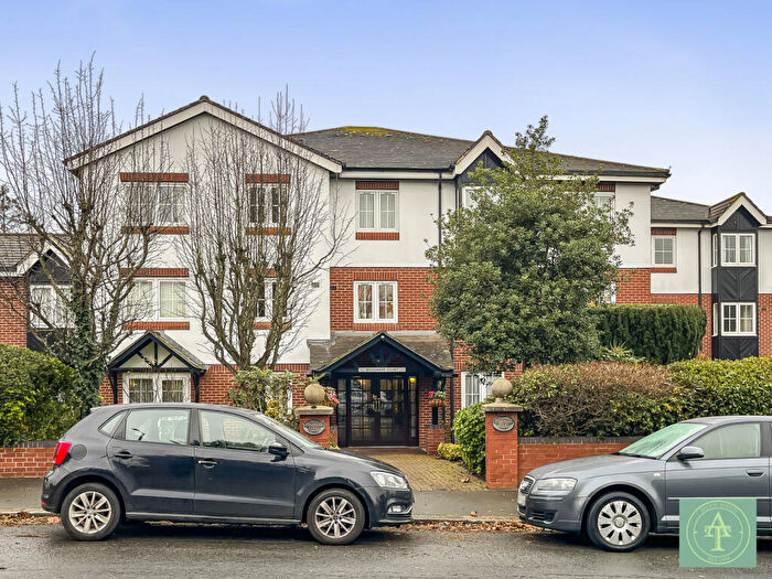 2 Bedroom Retirement Property For Sale In Woodmere Court, Avenue Road, N14