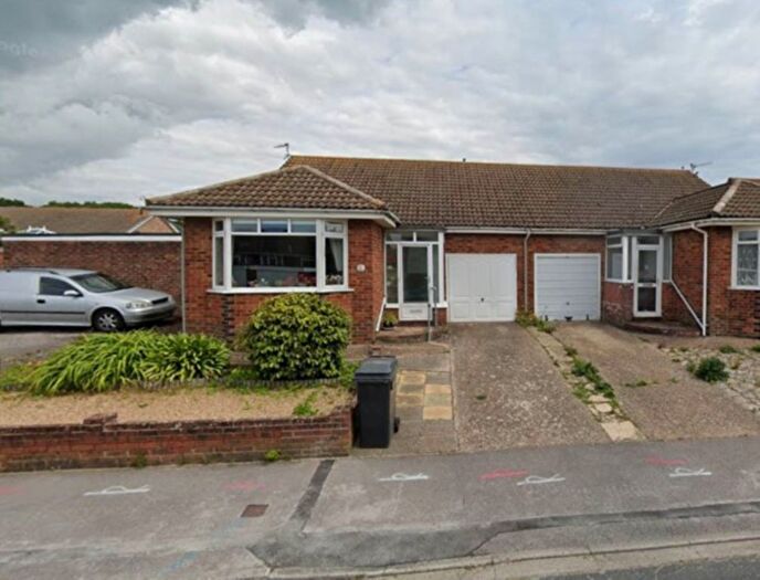 2 Bedroom Bungalow To Rent In Swallow Close, Eastbourne, BN23
