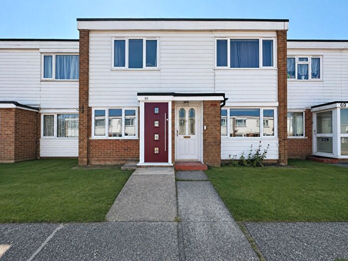2 Bedroom Ground Maisonette For Sale In Tamar Rise, Chelmsford, CM1