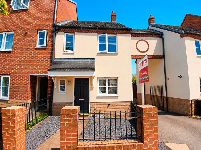 2 Bedroom End Of Terrace House For Sale In Spruce Road, Nuneaton, CV10
