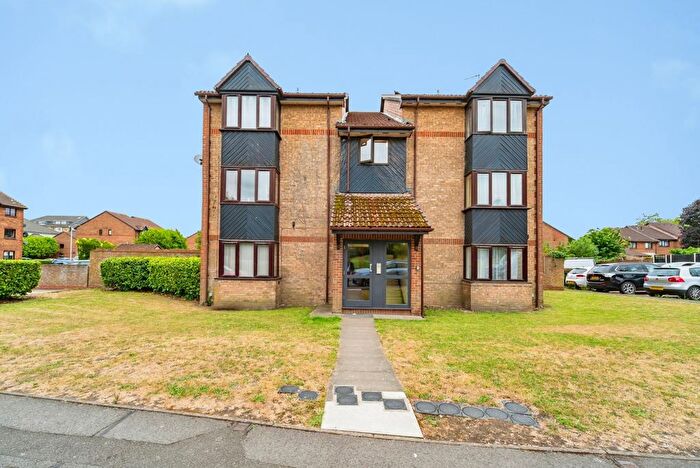 Studio To Rent In Holly Gardens, West Drayton, UB7