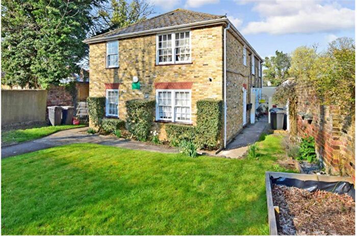 1 Bedroom Flat To Rent In Wheeler Street, Maidstone, ME14