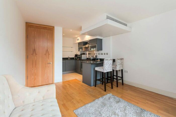 1 Bedroom Flat To Rent In Parliament View Apartments, Waterloo, London, SE1