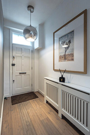 4 Bedroom Terraced House For Sale In Southgate Road, London, N1