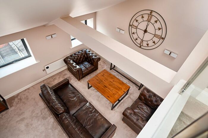 3 Bedroom Flat For Sale In Cavendish Court, Drighlington, BD11