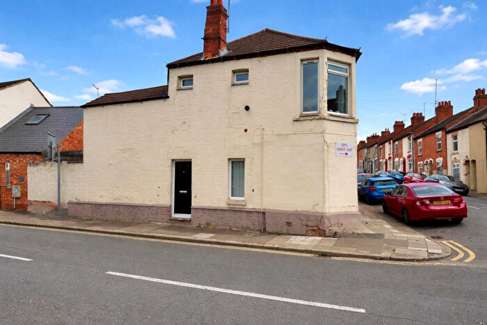 2 Bedroom Maisonette For Sale In Gordon Street, Semilong, Northampton, NN2