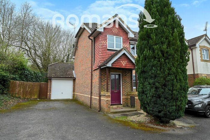 2 Bedroom End Of Terrace House To Rent In Francis Gardens, RG42