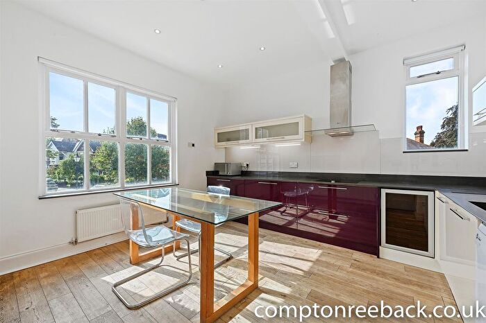 3 Bedroom Flat To Rent In Walm Lane, NW2