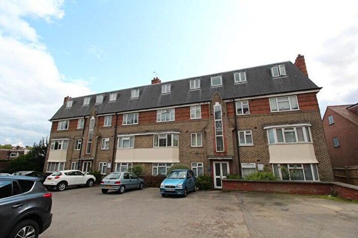 2 Bedroom Apartment To Rent In Oakleigh Court, Church Hill Road, East Barnet, EN4