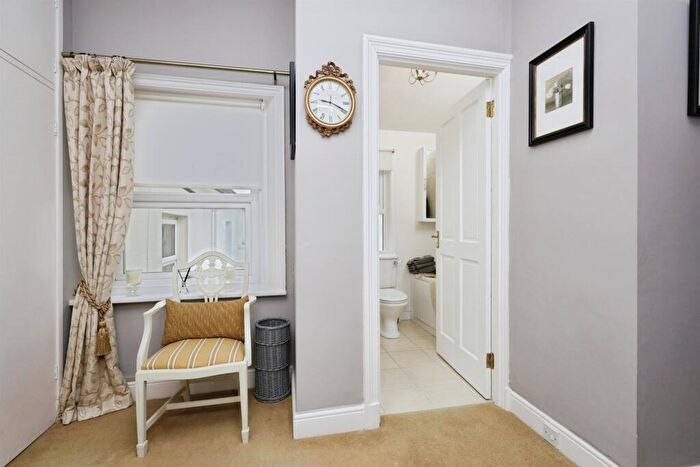 1 Bedroom Apartment For Sale In Wilmington Square, Eastbourne, BN21