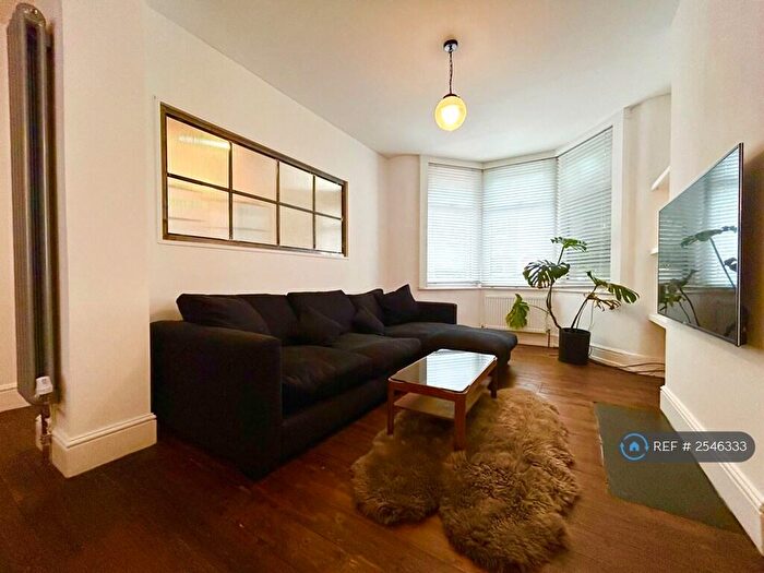 2 Bedroom Flat To Rent In Perth Road, London, E10