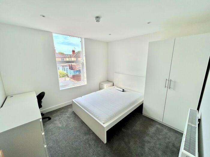 1 Bedroom Flat To Rent In Mayfield Road, Portsmouth, PO2