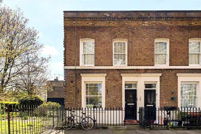 2 Bedroom Flat For Sale In Carlton Square, Stepney, London, E1