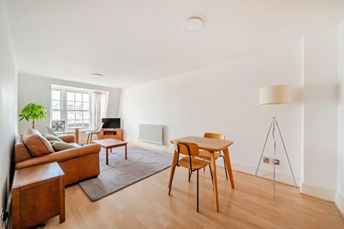 2 Bedroom Apartment To Rent In - Market Place Kingston Upon Thames, KT1