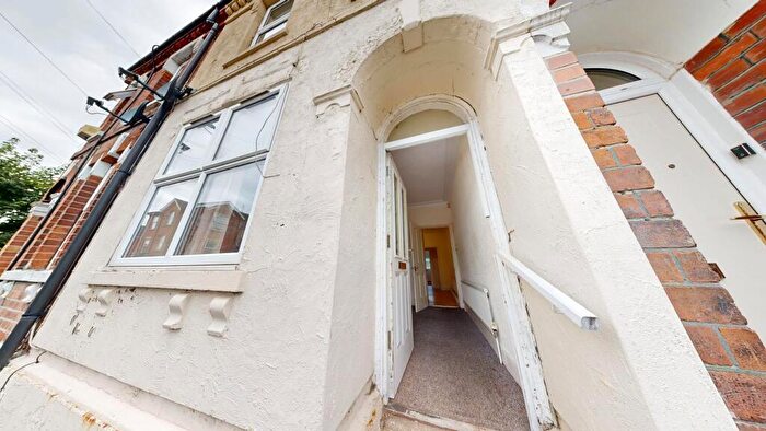 3 Bedroom Terraced House For Sale In Albany Road, Nottingham, NG7