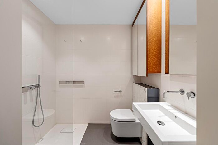 2 Bedroom Apartment For Sale In Dominion House, Bartholomew Close London, EC1A - Photo 7