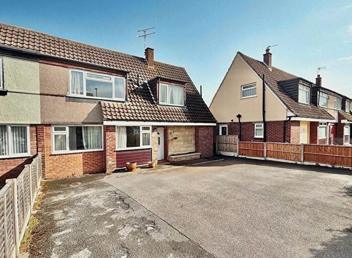 4 Bedroom Semi Detached House To Rent In Hillcrest Road, Nailsea, North Somerset, BS48