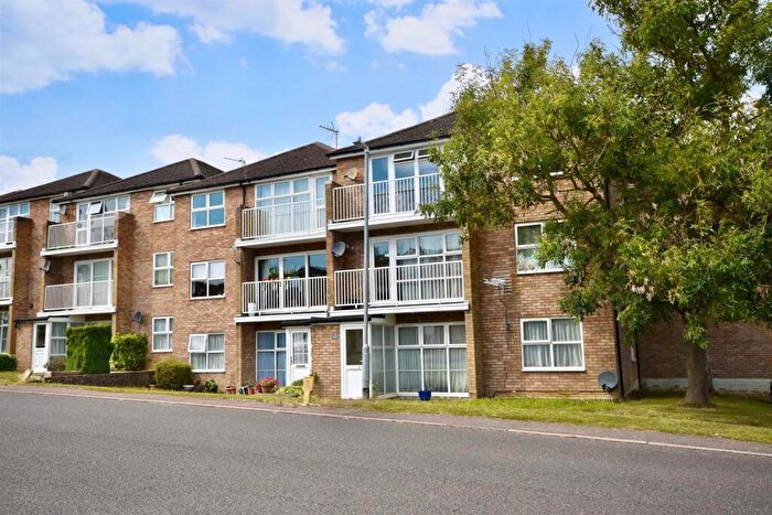 2 Bedroom Apartment For Sale In Dulverton Court, Linslade, LU7