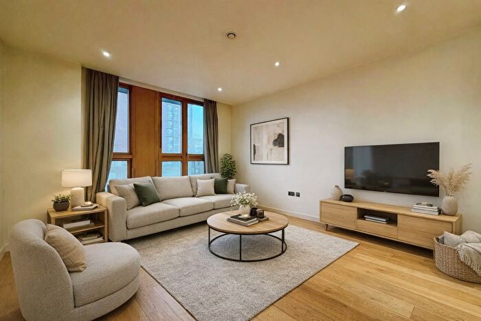 1 Bedroom Flat To Rent In Wharf Approach, Leeds, West Yorkshire, LS1