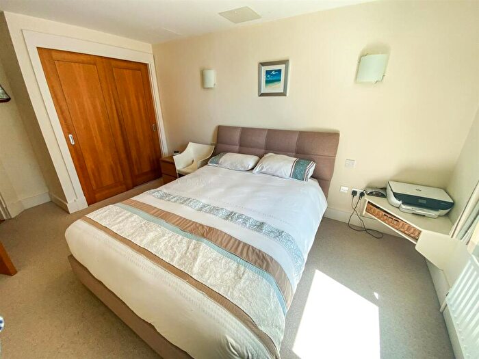 1 Bedroom Flat For Sale In Dolphin Quays, The Quay, Poole, BH15