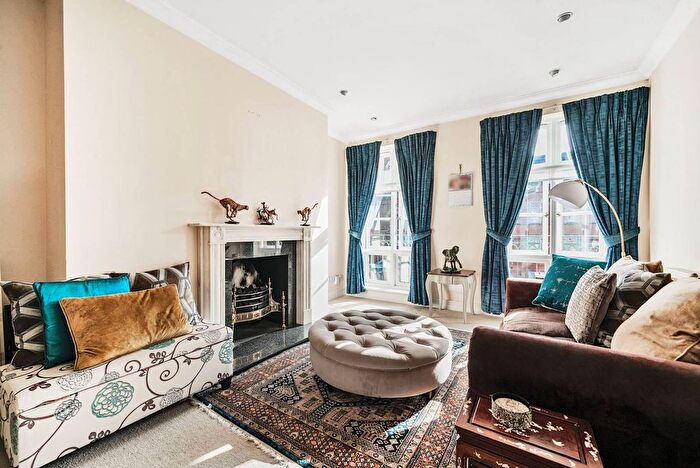 2 Bedroom Flat To Rent In Holloway Drive, Virginia Water, GU25