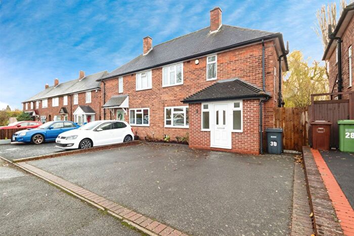 3 Bedroom Semi Detached House For Sale In Lawnswood Avenue, Shirley, Solihull, B90