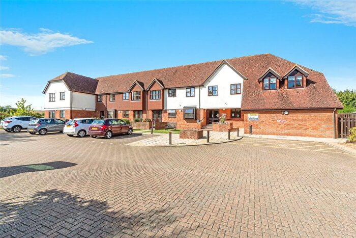 1 Bedroom Flat For Sale In Willow Grange (Rochester), Hoo, ME3