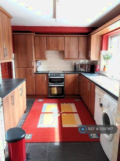 4 Bedroom Semi-Detached House To Rent In Hemmingfield Crescent, Worksop, S81