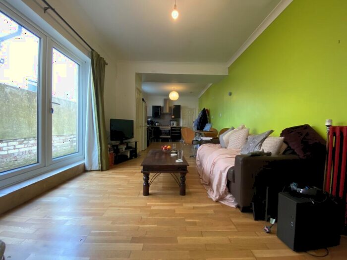 2 Bedroom Flat To Rent In Allensbank Road, Heath, CF14
