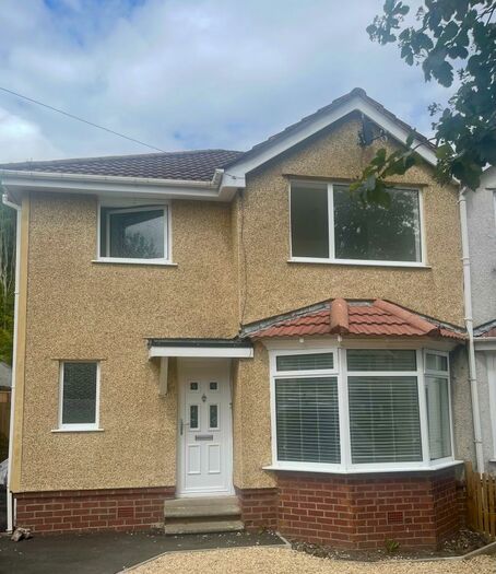 3 Bedroom Semi-Detached House To Rent In Cambridge Gardens, Beaufort, Ebbw Vale, NP23
