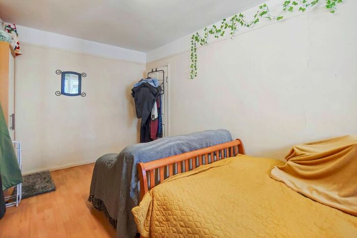 3 Bedroom Flat To Rent In Tompion Street, Clerkenwell, London, EC1V