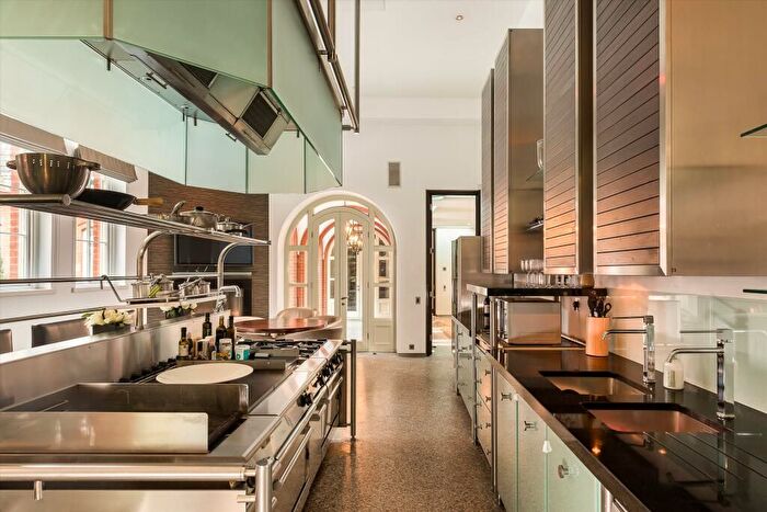 5 Bedroom Flat To Rent In Clarence Gate Gardens, Baker Street, NW1