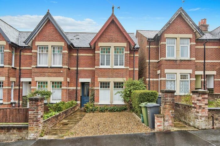 3 Bedroom Semi-Detached House To Rent In Mill Hill Road, Cowes, PO31