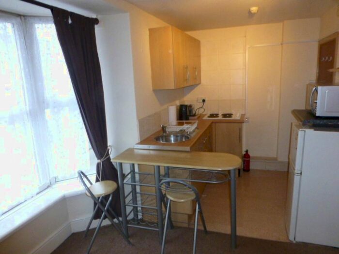 Studio To Rent In Park Terrace, Carmarthen, SA31