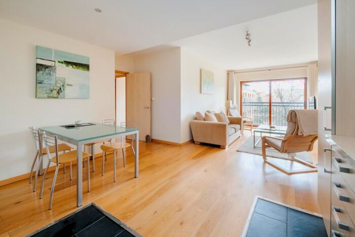 2 Bedroom Apartment To Rent In Graham Street London, N1