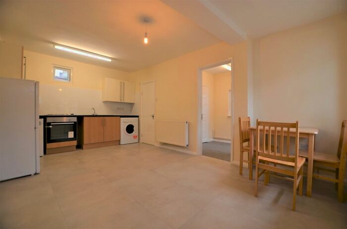 2 Bedroom Flat To Rent In Woolstone Road, London, SE23