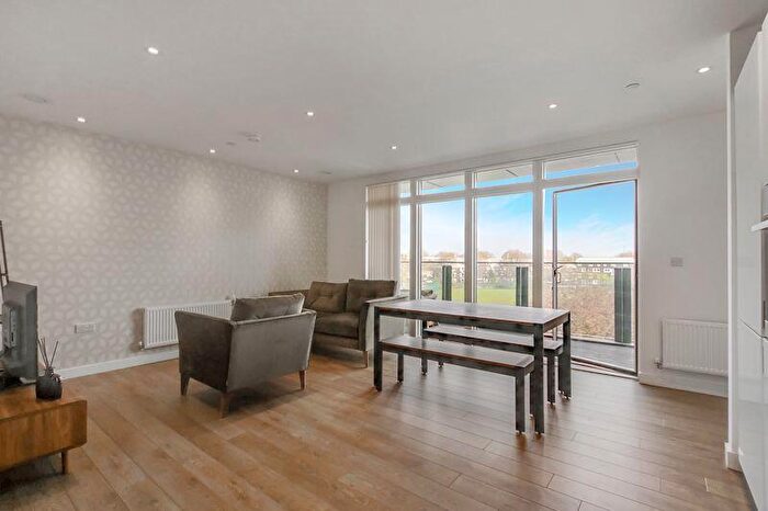 2 Bedroom Detached House To Rent In Langdon Park, London, E14