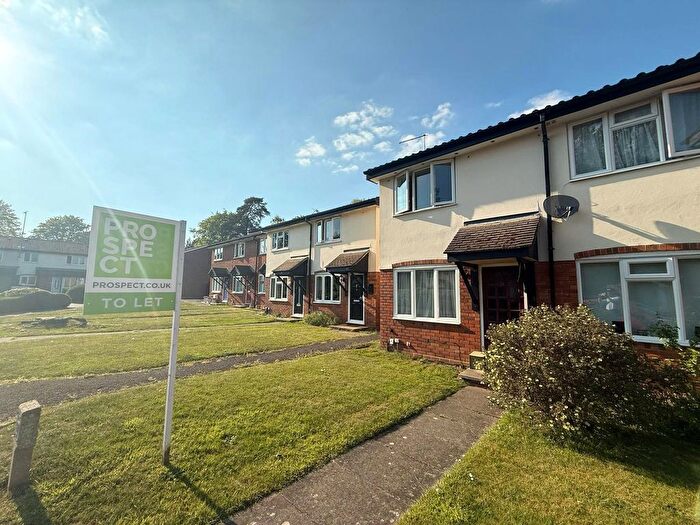 2 Bedroom End Of Terrace House To Rent In Kingfisher Close, Farnborough, Hampshire, GU14