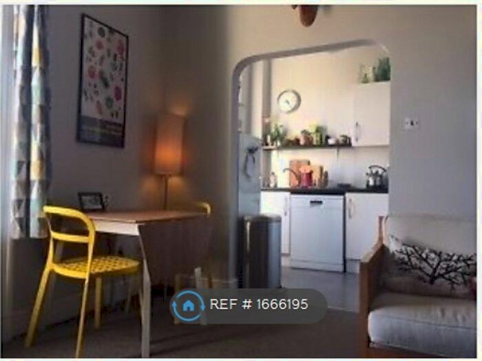 2 Bedroom Flat To Rent In Balham Grove, London, SW12