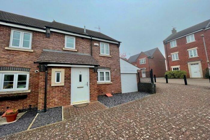 3 Bedroom Property To Rent In Gold Close, Hinckley, LE10