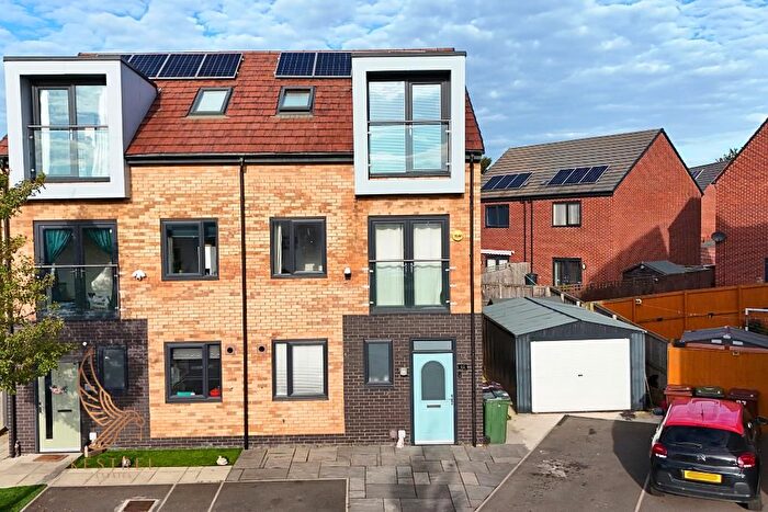 3 Bedroom Semi-Detached House For Sale In Kestrel Way, South Elmsall, WF9