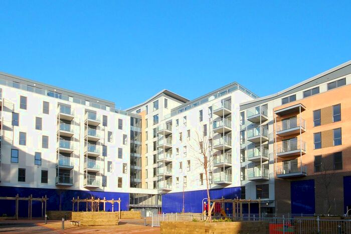 2 Bedroom Flat To Rent In Jupiter House, Canning Town, London, E16