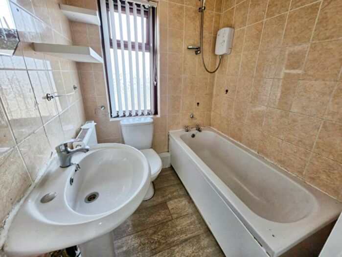 2 Bedroom Town House To Rent In Wolverton Avenue, Oldham, OL8