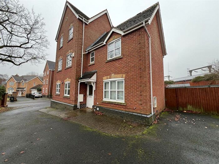 4 Bedroom Town House To Rent In Greenacres, Bartley Green, Birmingham, B32