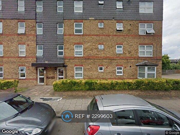 2 Bedroom Flat To Rent In Ravenleigh Court, Bromley, BR2