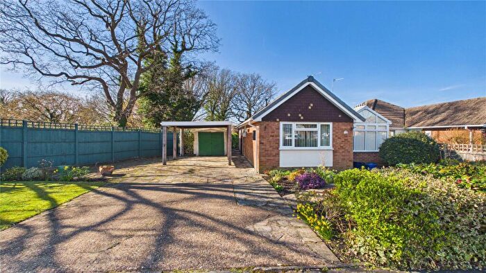 2 Bedroom Bungalow For Sale In Whopshott Avenue, Horsell, Surrey, GU21