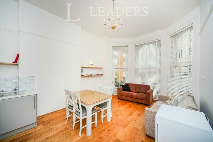 2 Bedroom Apartment To Rent In St Aubyns, Hove, BN3