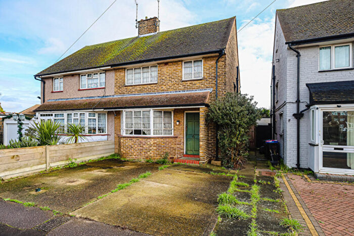 3 Bedroom Semi-Detached House For Sale In Denton Avenue, Westcliff-on-sea, SS0