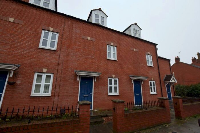 3 Bedroom Town House To Rent In Church Street, Gainsborough, DN21